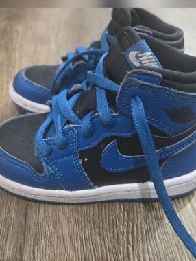 Nike Toddler Blue and Black High-Top Sneakers